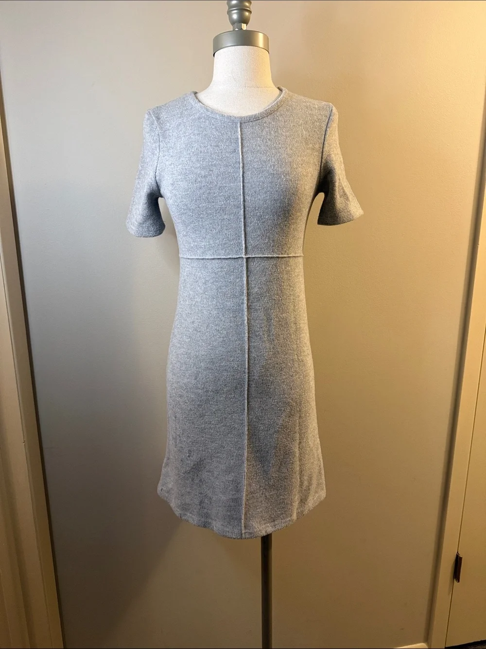 Zara Light Gray Knit Short-Sleeve Shift Dress